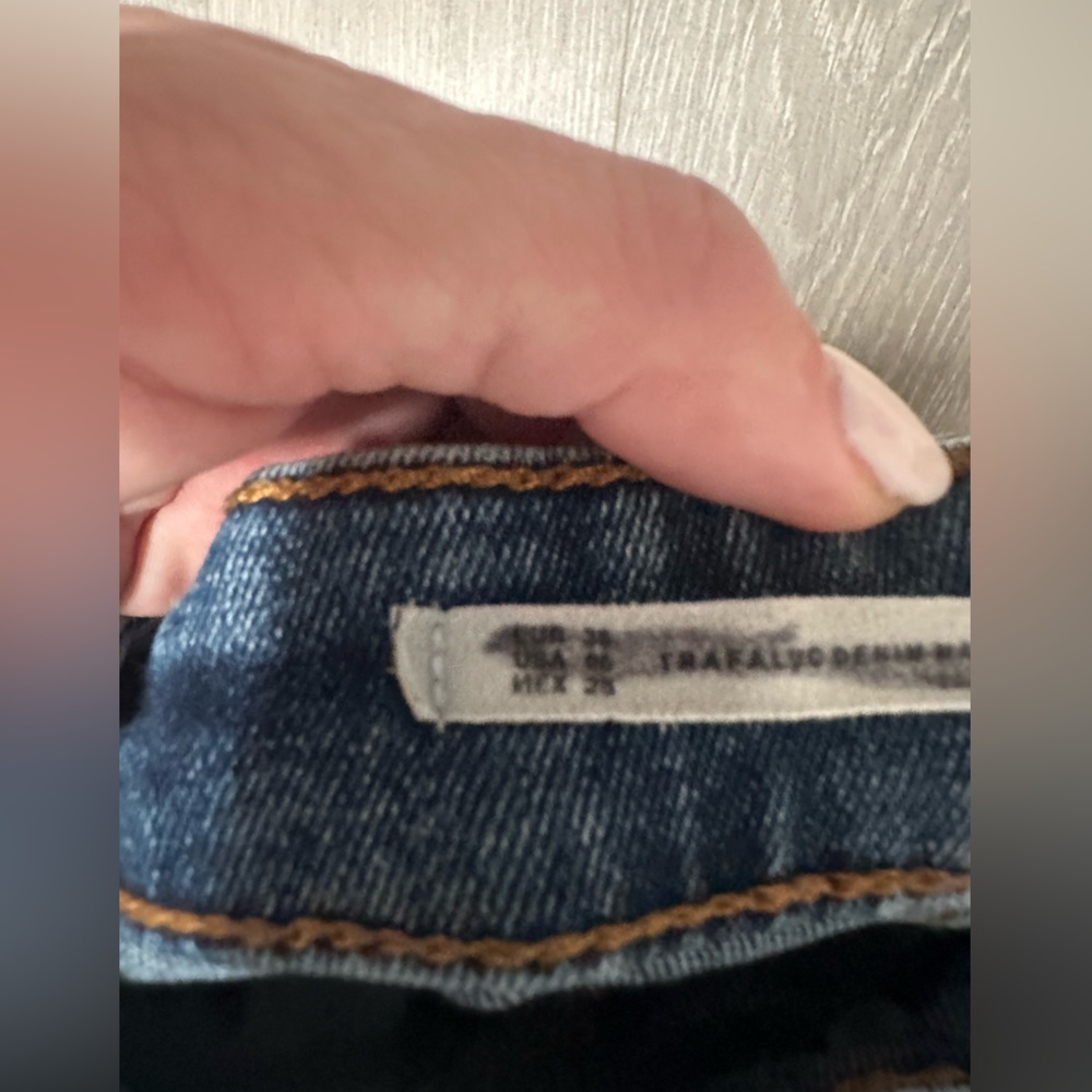 Zara Women's Blue Distressed Jeans - Picture 5 of 6